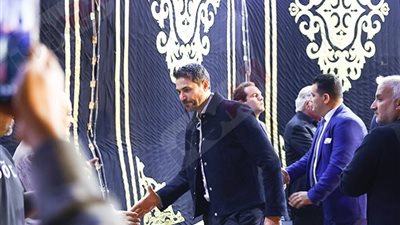أحمد عز يواسي حسين فهمي في وفاة شقيقه