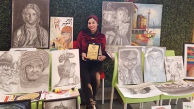روفانا 17 سنة من دمياط: «بحب أرسم التجاعيد وحلمي أفتح معرض لتعليم الأطفال»