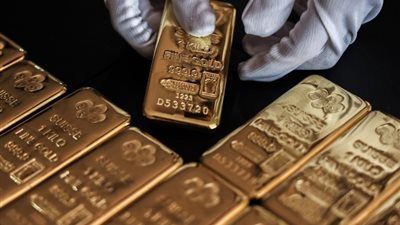ماذا يحدث لسعر الذهب عالميًا بالتزامن مع الانتخابات الأمريكية؟