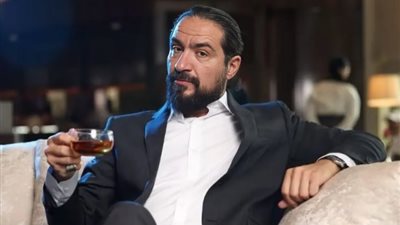 بعد تألقه في «برغم القانون»، محمد القس ضيف منى الشاذلي الجمعة