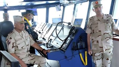 وزير الدفاع يشهد النشاط التدريبي 