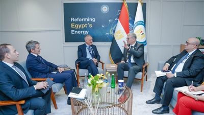 وزير البترول يبحث مع «إيني الإيطالية» خطة حفر آبار جديدة وتنمية حقل ظهر