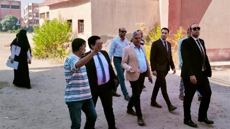 جانب من جولة معاينة فرق النيابة الإدارية