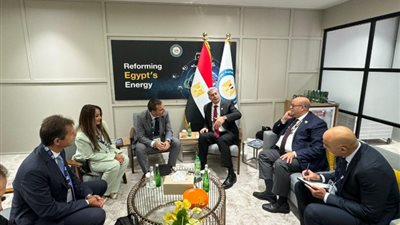 وزير البترول يبحث مع شركة 