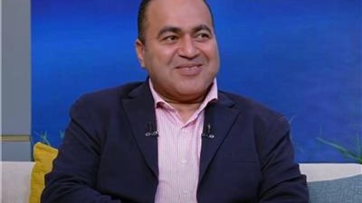 طبيب يضع روشتة علاجية لحماية الأطفال من العدوى خاصة البرد والنزلات المعوية