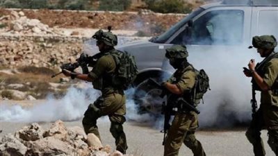 الاحتلال يطلق النار على النازحين الفلسطينيين، ويصعد غاراته على غزة وسقوط شهداء ومصابين