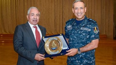 القوات البحرية تستقبل وفداً من لجنة الدفاع والأمن القومي وأعضاء مجلس النواب