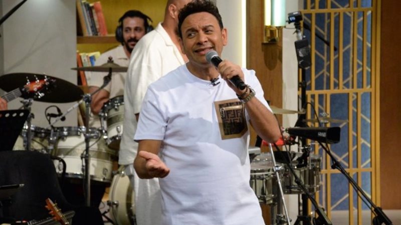 الفنان مصطفى قمر