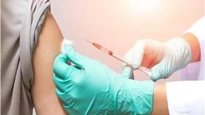 مدير التطعيمات بالمصل واللقاح: حقنة البرد خرافة شيطانية لا أساس لها في الطب