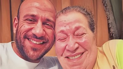 موعد ومكان عزاء والدة الفنان أحمد مكي