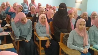 ندوة تعريفية عن الصحة الإنجابية ومناهضة العنف بمدرسة الزرقا للتمريض