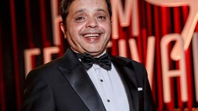 محمد هنيدي يسخر من أحداث أمستردام على طريقته الخاصة