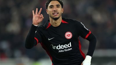 صناعة وتسجيل عمر مرموش، فرانكفورت يتخطي عقبة شتوتجارت بالدوري الألماني