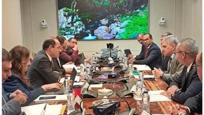 «ربيع» يستعرض أمام وزير المالية الاستراتيجية الجديدة لتنمية إيرادات قناة السويس