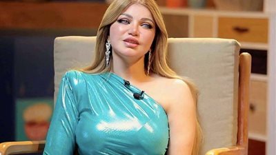 ياسمين الخطيب مذيعة في مسلسل «نقطة سودة»
