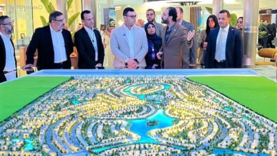 وزير الإسكان يتفقد الجناح المصرى بمعرض سيتى سكيب في الرياض