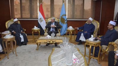 محافظ الغربية وأمين مجمع البحوث الإسلامية يناقشان تعزيز الوعي الديني والقيم الأخلاقية