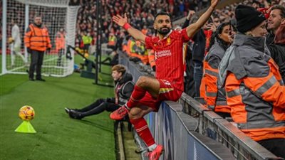 أنا من نجريج، محمد صلاح يلتقي بلدياته في ملعب أنفيلد (فيديو)
