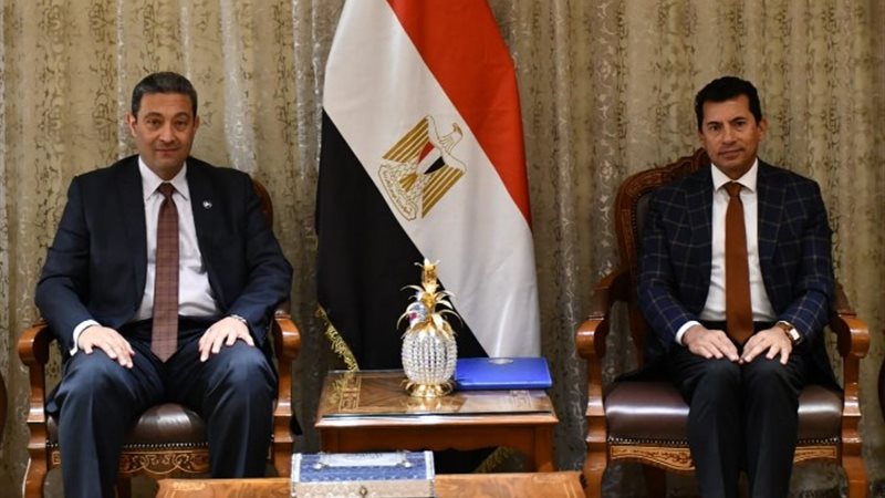 وزير الرياضة مع محافظ دمياط
