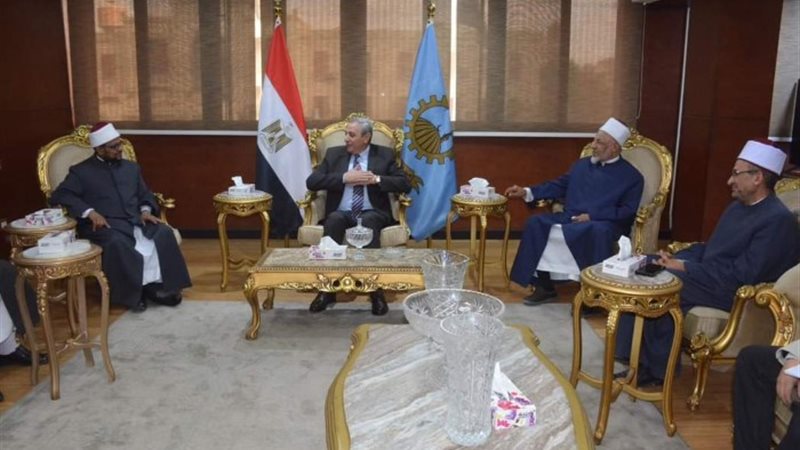 محافظ الغربية يلتقي بوفد من المنطقة الازهرية