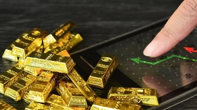 الذهب يسجل انخفاضًا جديدًا بتأثير من قوة الدولار وارتفاع عوائد السندات