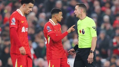 بعد تسريبات كلوب، فضيحة جديدة للحكم «البودرجى» فى الدوري الإنجليزي