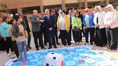 القاهرة تتابع جهود قافلة طبيبة للاكتشاف المبكر لأمراض العيون بالأسمرات