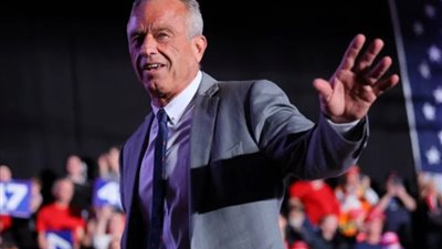 «عدو اللقاحات»، من هو وزير الصحة الأمريكي الجديد؟