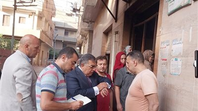 محافظ الدقهلية يتفقد منافذ بيع السلع بالمنصورة ويستمع لآراء المواطنين