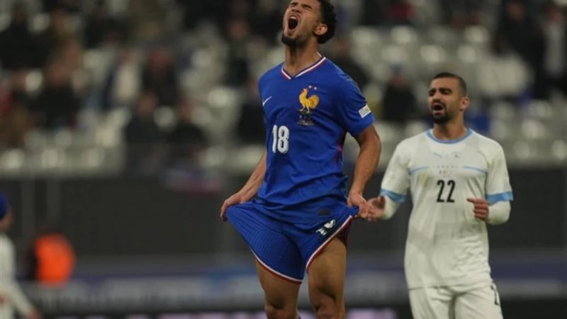 لاعب منتخب فرنسا