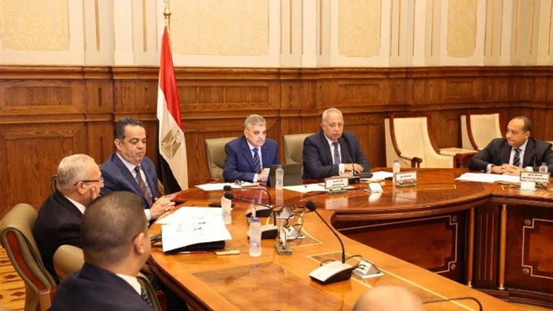 خلال الاجتماع