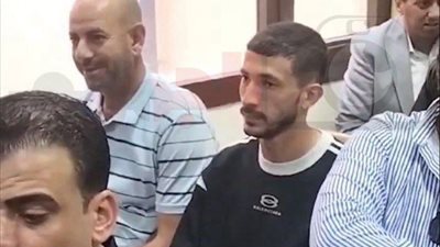 لحضور رابع الجلسات، وصول زوجة أمين الشرطة ضحية الدهس في قضية أحمد فتوح