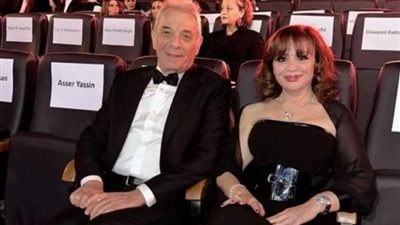 إلهام شاهين ومحمود حميدة في جلسة 
