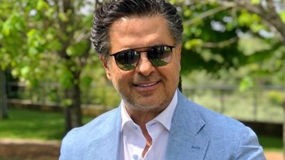 «محمد صلاح» يظهر رفقة فنان شهير في دبي ( صورة)