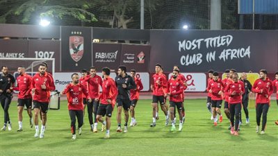 الأهلي يقترب من حل أزمة الدفاع قبل استئناف الدوري