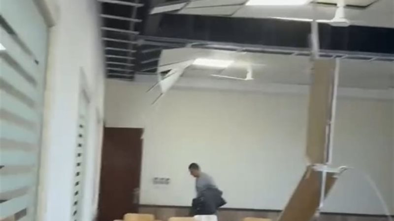 انهيار سقف جامعة