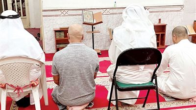 3 حالات يجوز للمسلم الصلاة على كرسي في المسجد، الأزهر يوضح