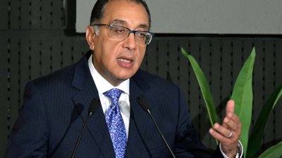 رئيس الحكومة: برنامج حوافز لتشجيع المواطنين على تحويل السيارات للغاز الطبيعي