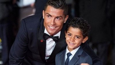 «الابن يتفوق على والده»، رونالدو يشيد بنجله كريستيانو جونيور