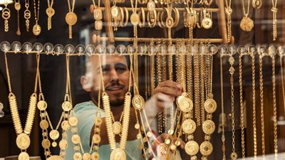 انخفاض مجنون لـ أسعار الذهب اليوم الجمعة في أول إجازة للبنوك بعد قرار المركزي