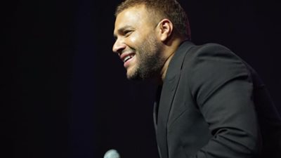 رامي صبري يتألق في حفله بالدوحة وسط تفاعل كبير من الجمهور