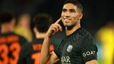 باريس سان جيرمان يقرر تمديد عقد أشرف حكيمي