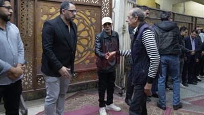 محمد الصاوي ومجدي فكري يعزيان في الفنان عادل الفار (صور)
