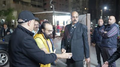 رغم تعبه، نادر أبو الليف يقدم واجب العزاء في وفاة عادل الفار (صور)