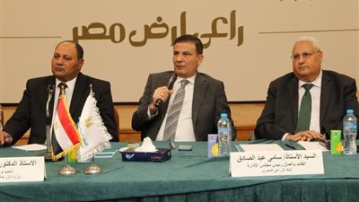 وزير الزراعة يبحث مع منتجي الدواجن الاستفادة من القروض الميسرة لزيادة الإنتاج