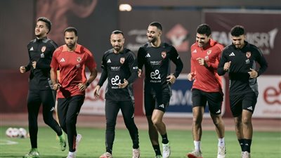 قبل صدام ستاد أبيدجان، محاضرة ونصائح دفاعية من كولر للاعبي الأهلي