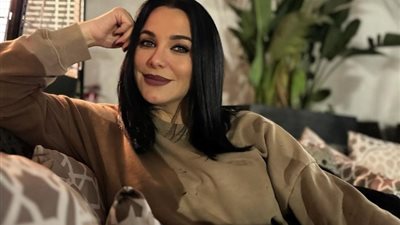 سلاف فواخرجي تترك حبيبها من أجل التمثيل في «ليالي روكسي»