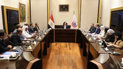 وزير الصحة يبحث مع شركة إماراتية تسريع إنشاء مصنع السرنجات ذاتية التدمير