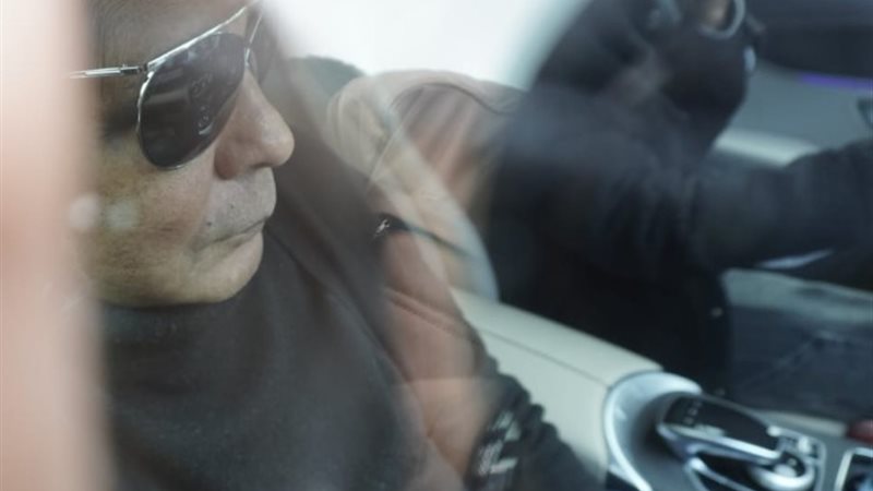 محمد منير في جنازة الملحن محمد رحيم