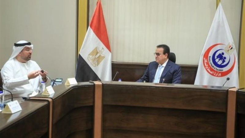 وزير الصحة وممثل شركة أبو ظبي لخدمات البيانات الصحية